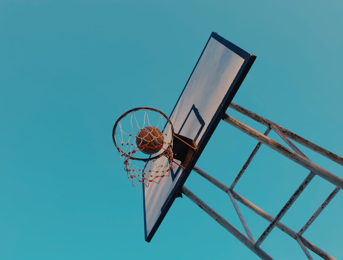Permainan Bola Basket: Sejarah, Teknik Dasar dan Aturan Permainan