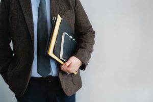 Apa perbedaan Komisaris Independen dengan Komisaris Utama