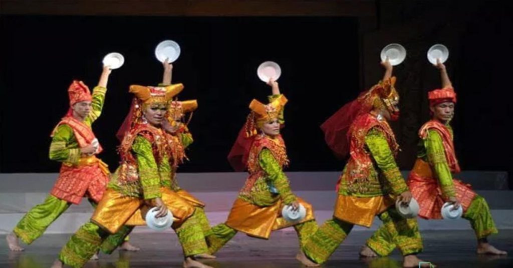 Pola Lantai Tari Piring: Gerakan, Makna, Sejarah, Properti dan Busana