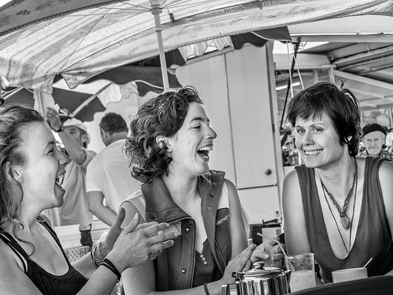 Candid Adalah: Definisi dan Tips Untuk Mendapatkan Foto Candid Terbaik